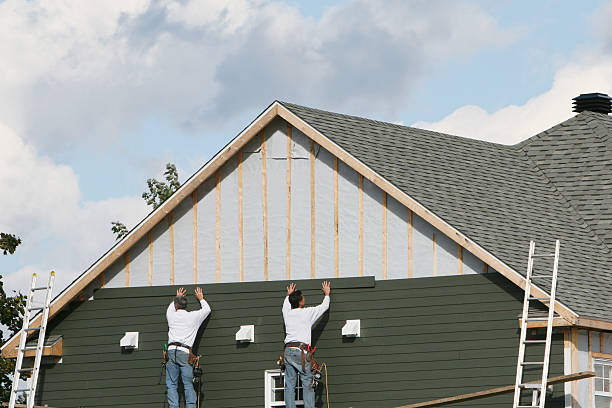 Professional Siding Installation technician working in Marion, SC